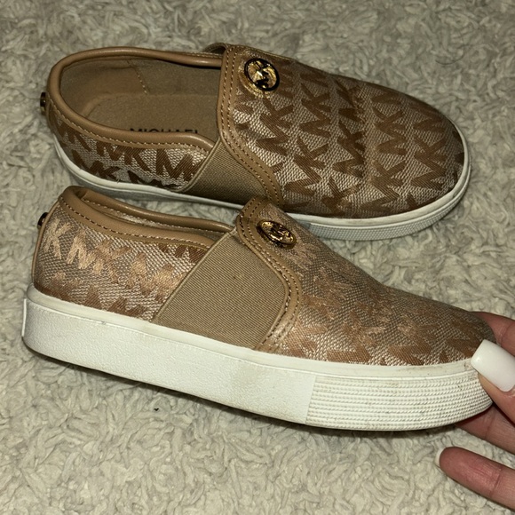 Michael Kors girls shoes size 9 used once in great condition - Picture 3 of 6